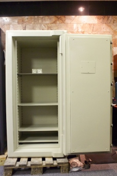 Used Tann Jewelers 5723 TRTL30X6 Equivalent High Security Safe